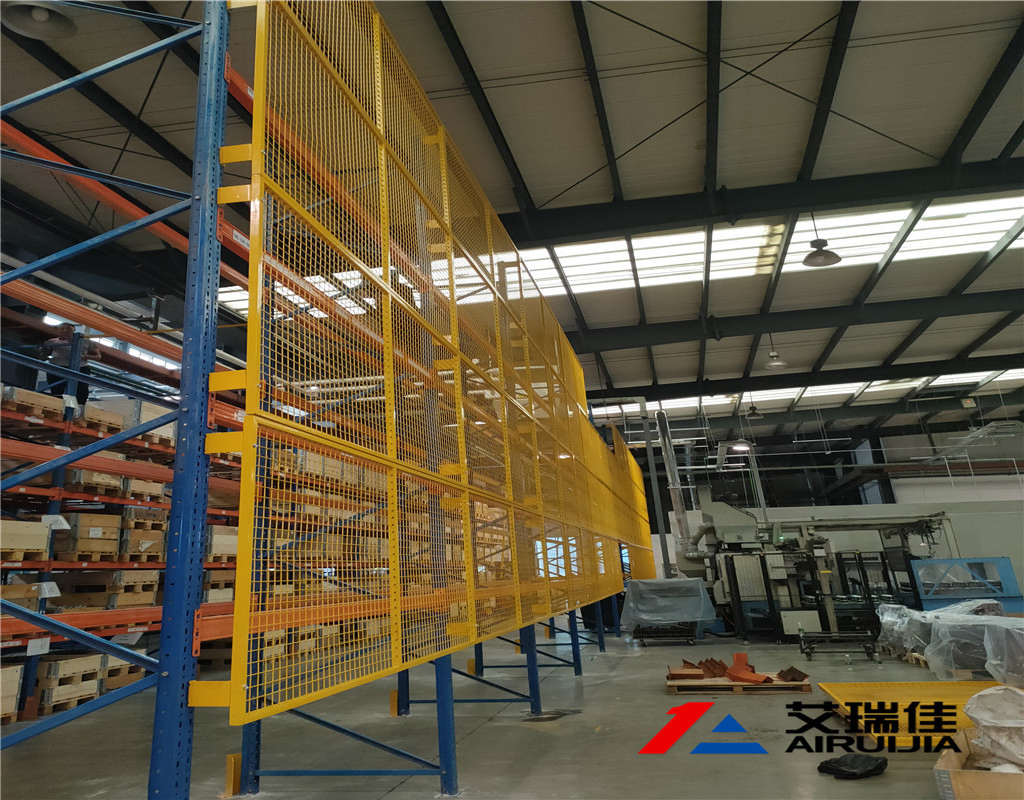 Almacenamiento de almacén industrial duradero ajustable de alta bahía de alta resistencia estantería selectiva de entrada y salida en gravedad estantería cantilever para soluciones eficientes con montacargas
