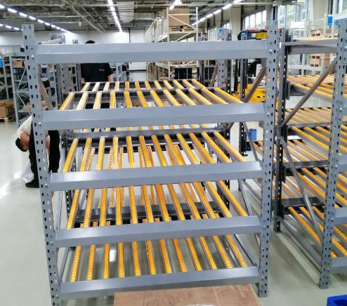 Estantería de rieles para almacén doméstico para la clasificación y almacenamiento de artículos de uso diario