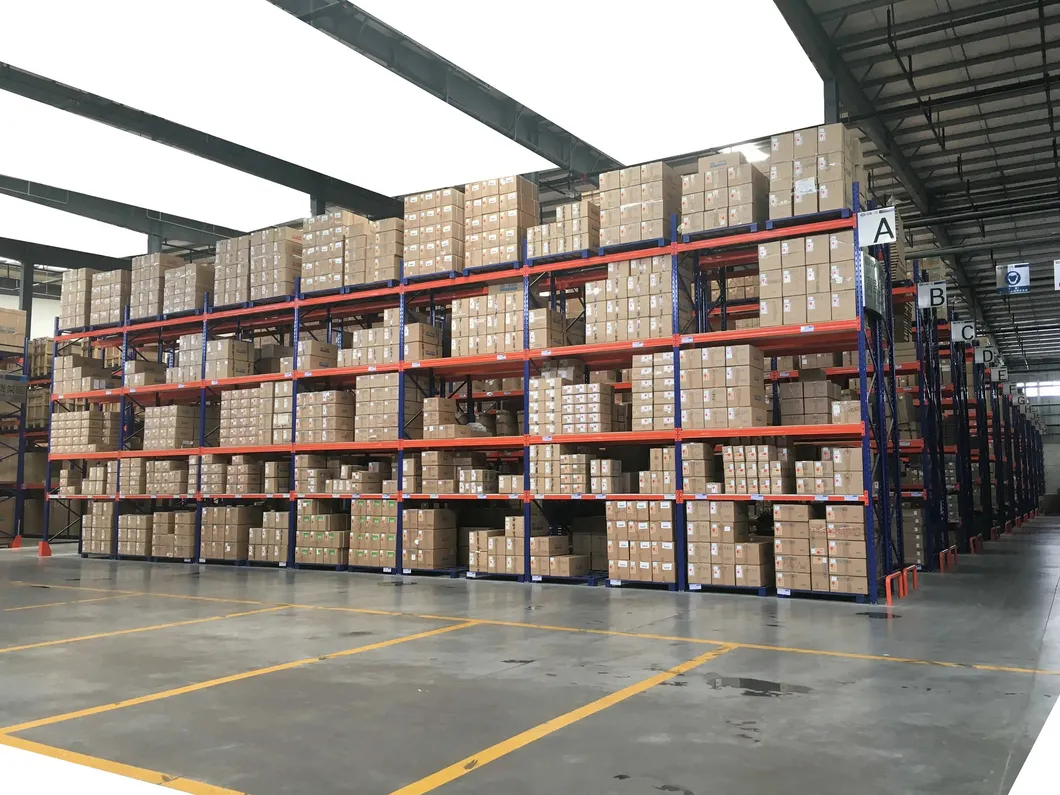 Sistema de estanterías selectivas de palets para almacenamiento de mercancías paletizadas en almacenes industriales