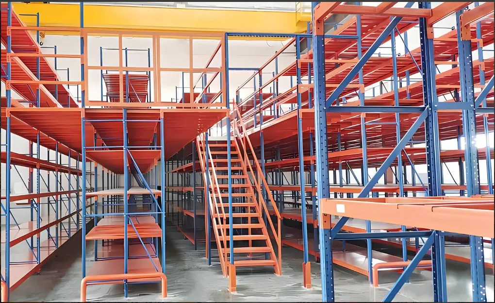 Sistema de estanterías de mezzanine de alta resistencia con escalera, solución de almacenamiento industrial para carga y almacenamiento