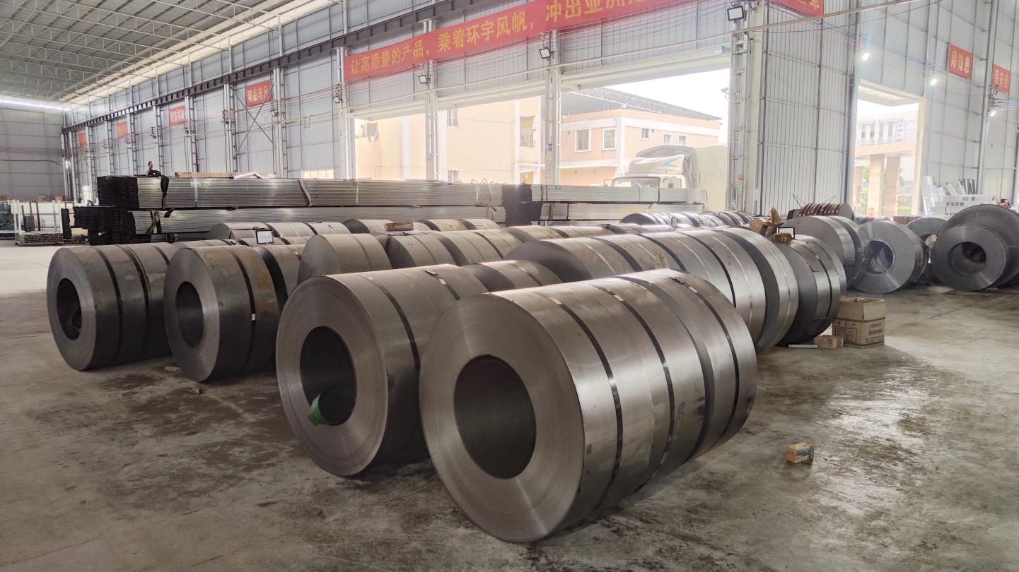 Materia prima de acero de alta calidad para fabricación de estanterías industriales - Giga Rack