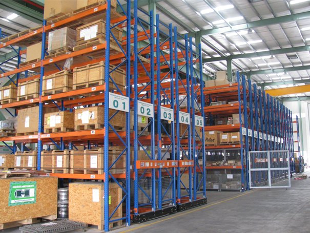 Fabricación de estanterías móviles de alta densidad