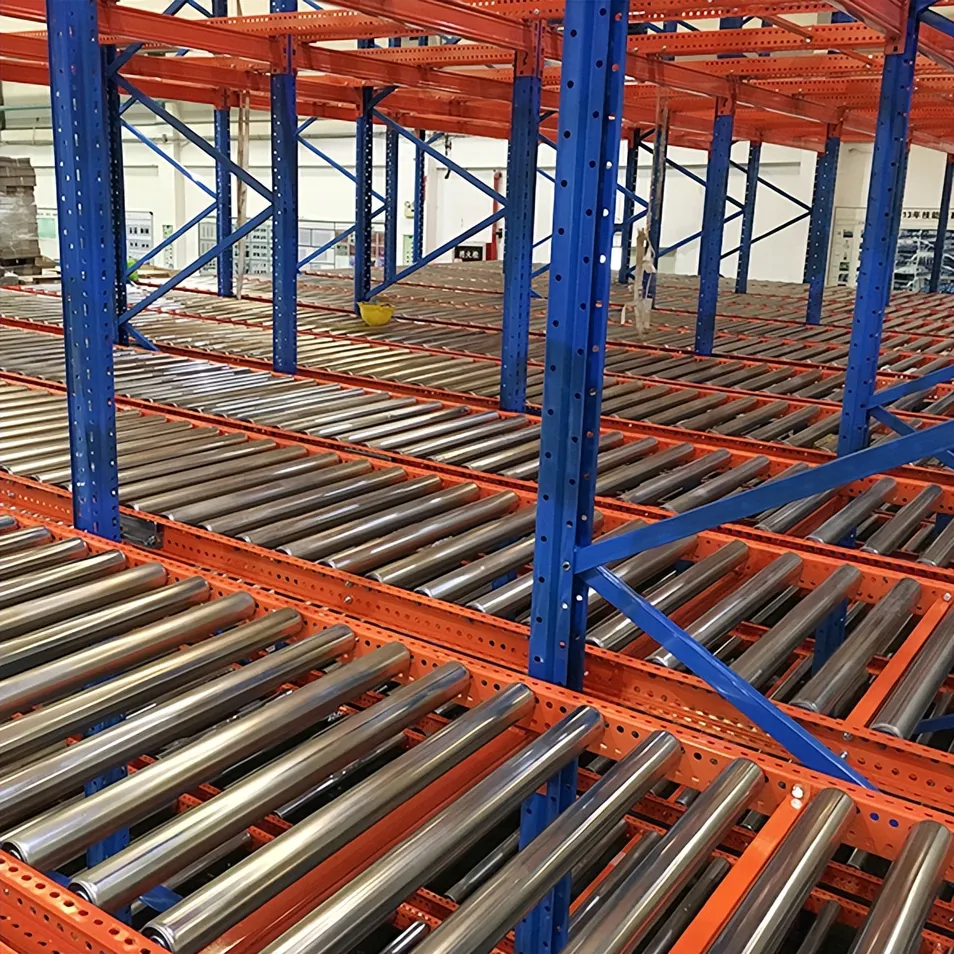 Estantería de flujo gravitacional ligera para almacenamiento y distribución de pequeñas cajas