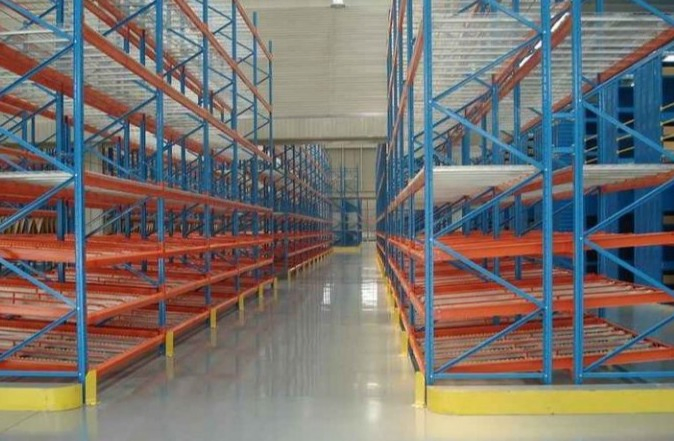 Estantería de rodillos flexible para mercancías estacionales para ajuste dinámico de stock