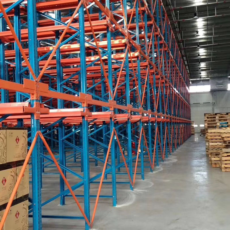 Acceso Directo a Estanterías de Palets en la Vía Industrial