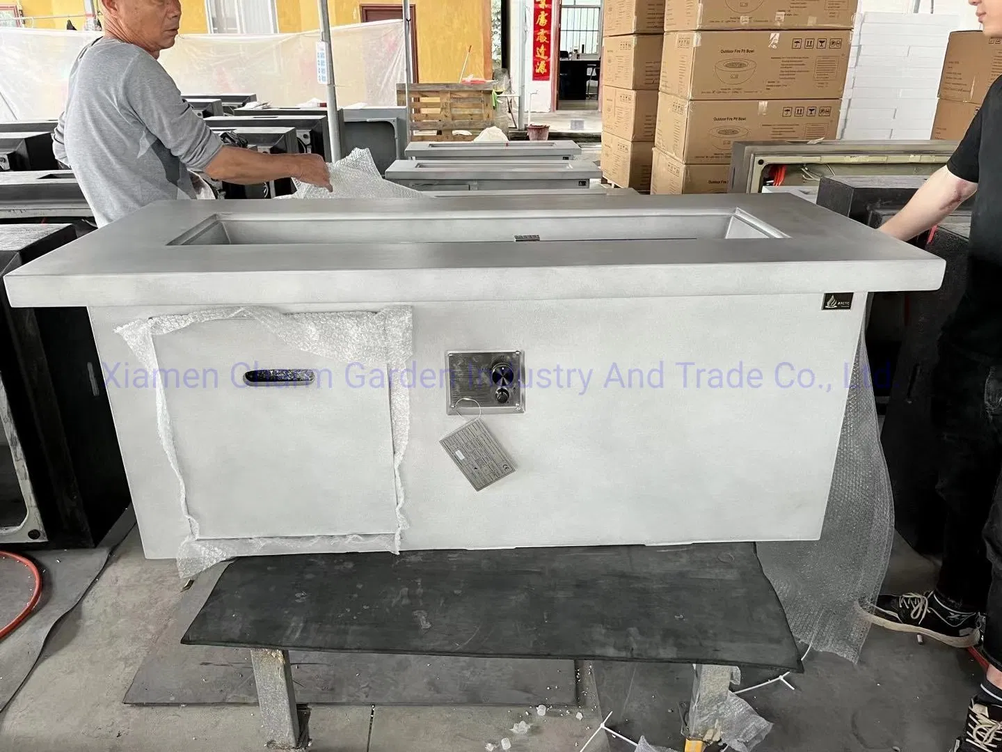 Hot Slaes Backyard Furniture Fire Pit with Interior Hidden Propane Tank Dining Table