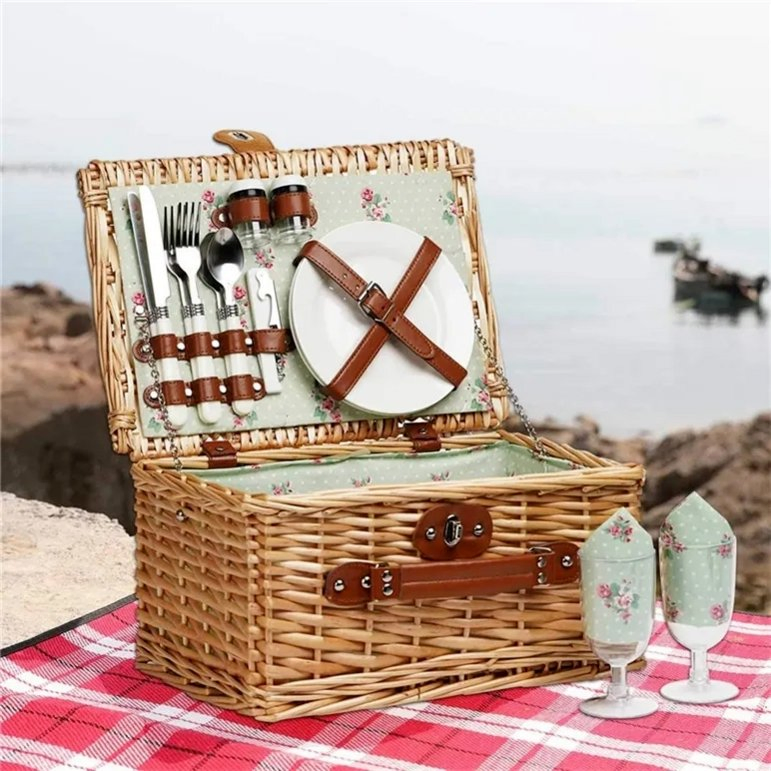 Insulated One Piece Engraved Small Rts Empty Christmas Hamper Outdoor Storage Baskets Wicker Rattan with Lid Picnic Basket