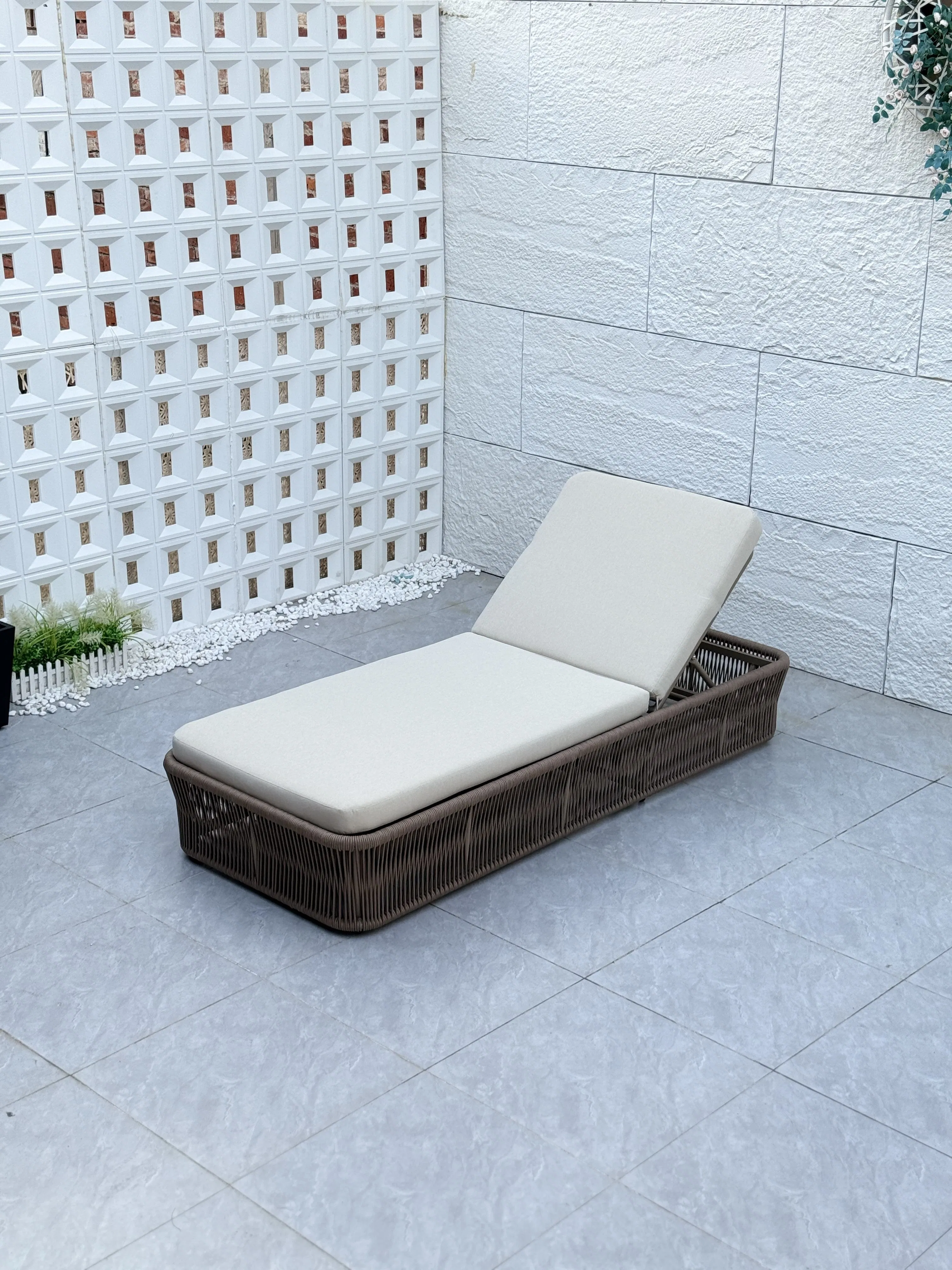 Luxury Modern Outdoor Aluminum Garden Sun Chaise Chair Outdoors Beach Lounge Chair Swimming Pool Sofa Set Foshan