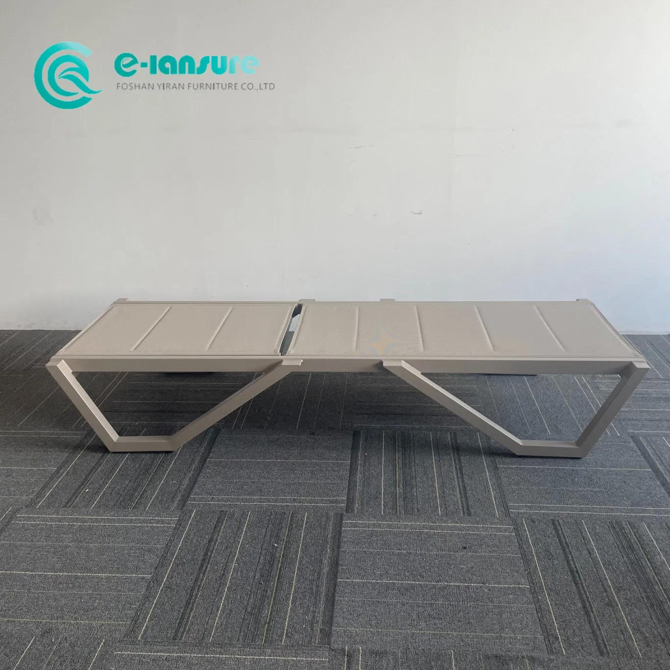 Factory Hot Sale Outdoor Furniture Aluminum Frame Chaise Lounge Chair Waterproof Fabric Recliner Chair Poolside Sun Bed for Hotel Resort