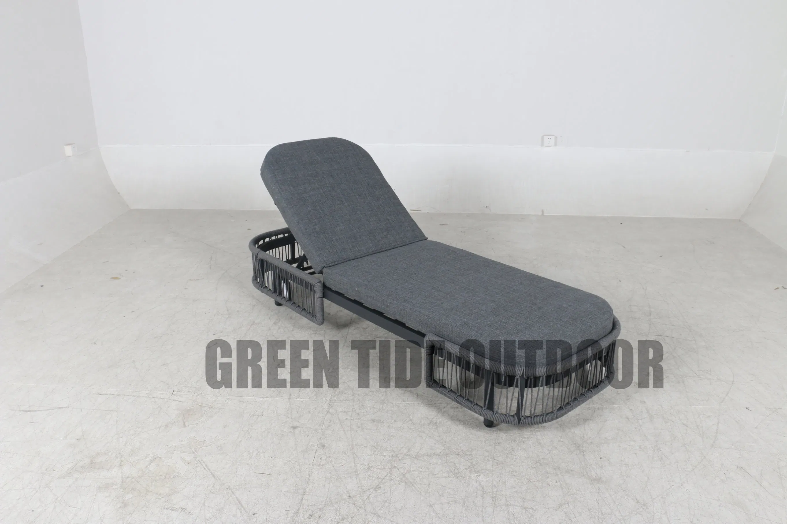 Brand New Outdoor Garden Furniture Rope Woven Chaise Lounge with Adjustable Backrest