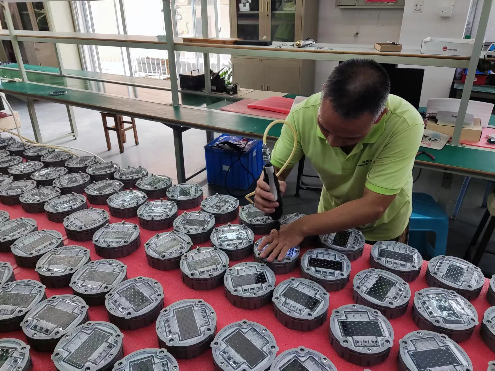 Aluminum Round Embedded LED Cat Eye Light Reflector Highway Flashing Underground Pavement Marker Solar Powered Road Stud for Philippine Market