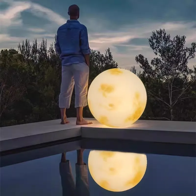 Moon Shaped Solar Light 2