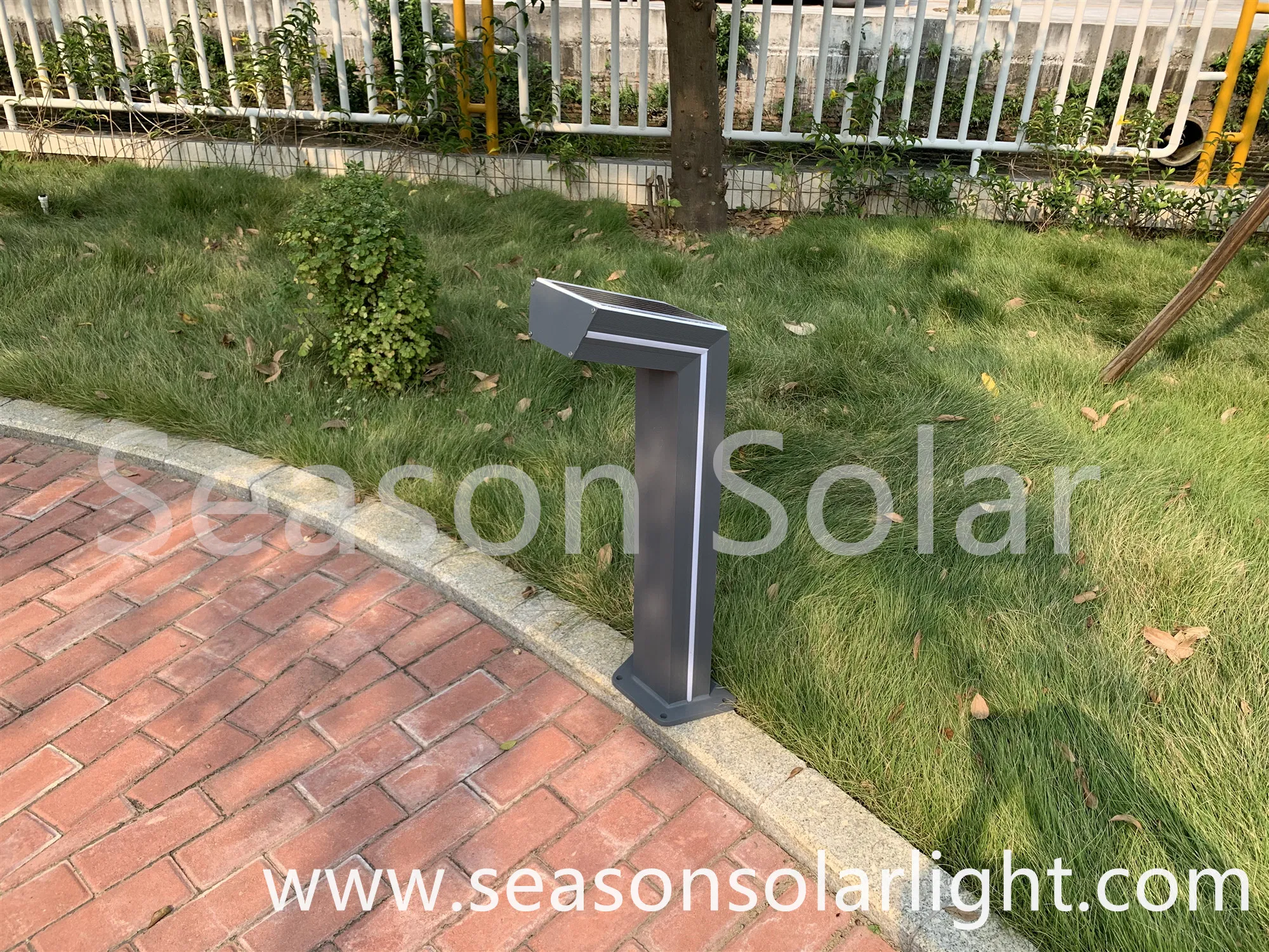 New Welcomed Style Solar Product Lighting Garden Decking Solar Outdoor Light with LED Light