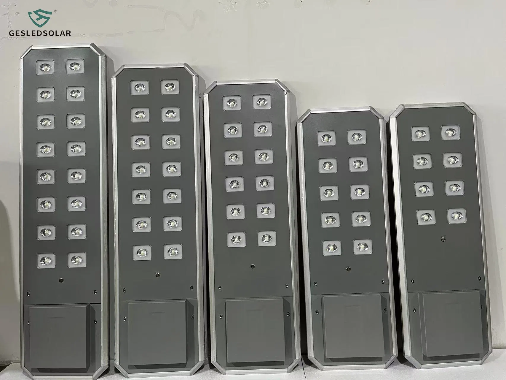 Top Quality Battery Backup Solar Street Light with LED Lamp for Outdoor Fence