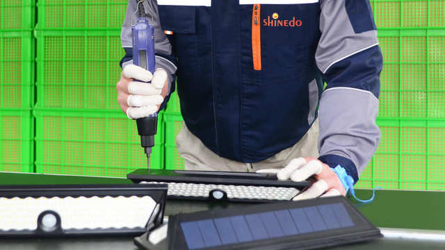 GKE Power solar pathway light for parks and garden walkways