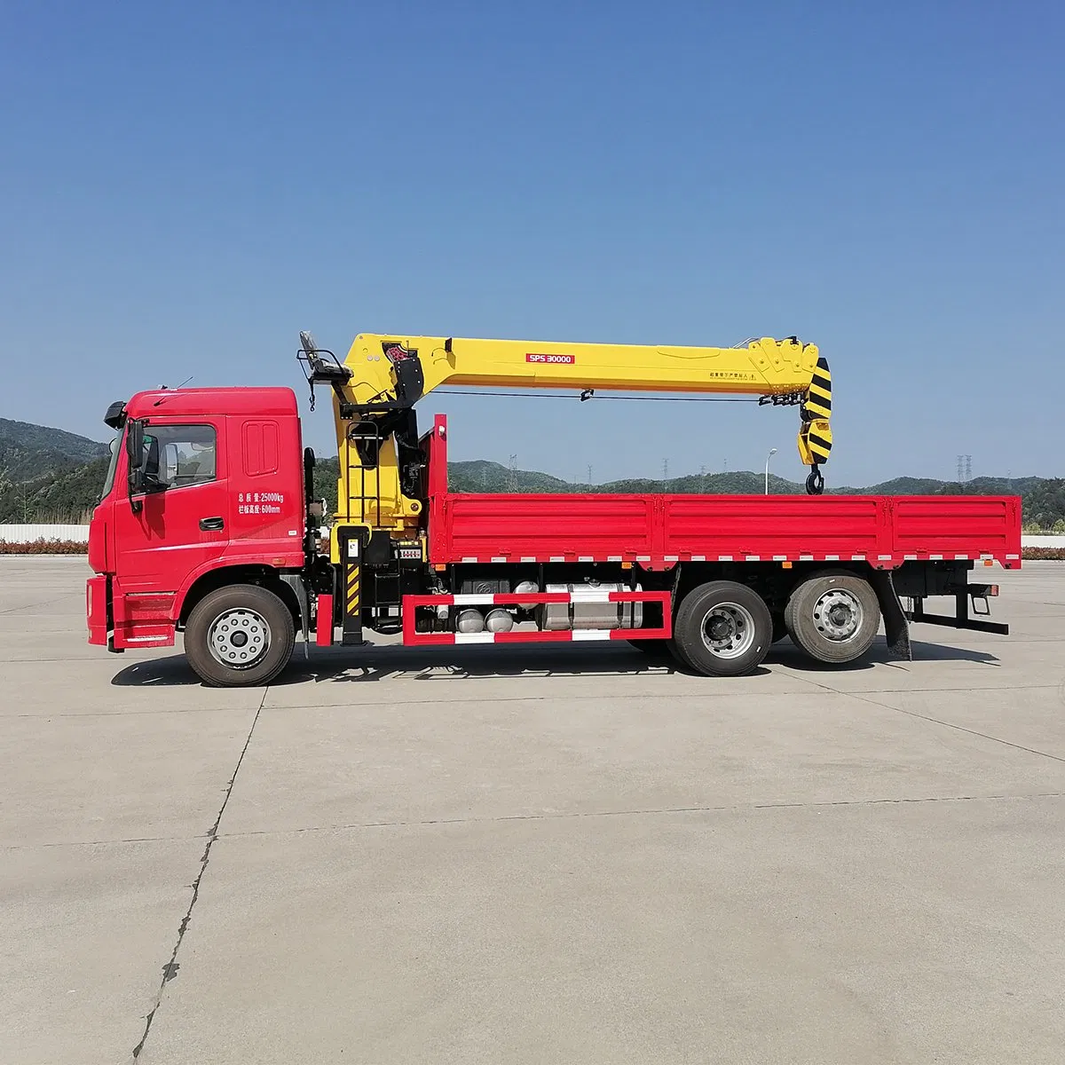 Tri-Ring 25ton Heavy-Duty Truck Mounted Crane 6X2 Heavy-Duty Truck Mounted Crane Transport Vehicle