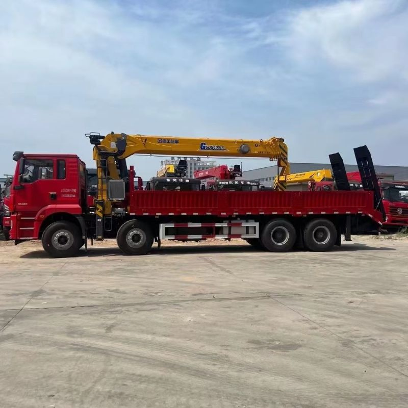 Reliable Heavy Crane Truck: 20, 25, and 30 Tons Capacity