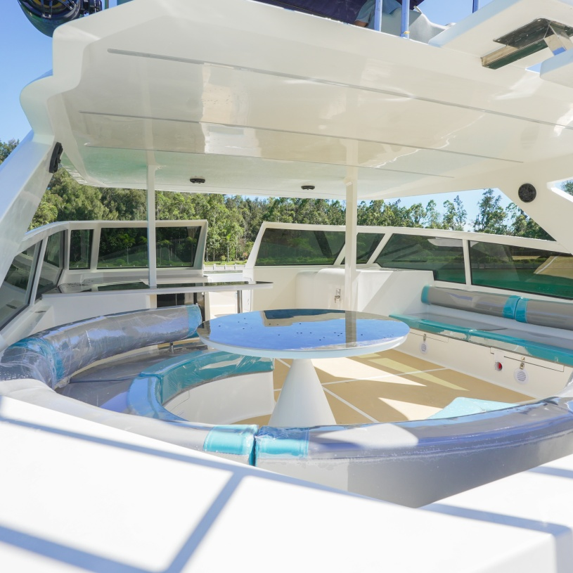 China Factory High Quality Precise Business Yacht for Sea