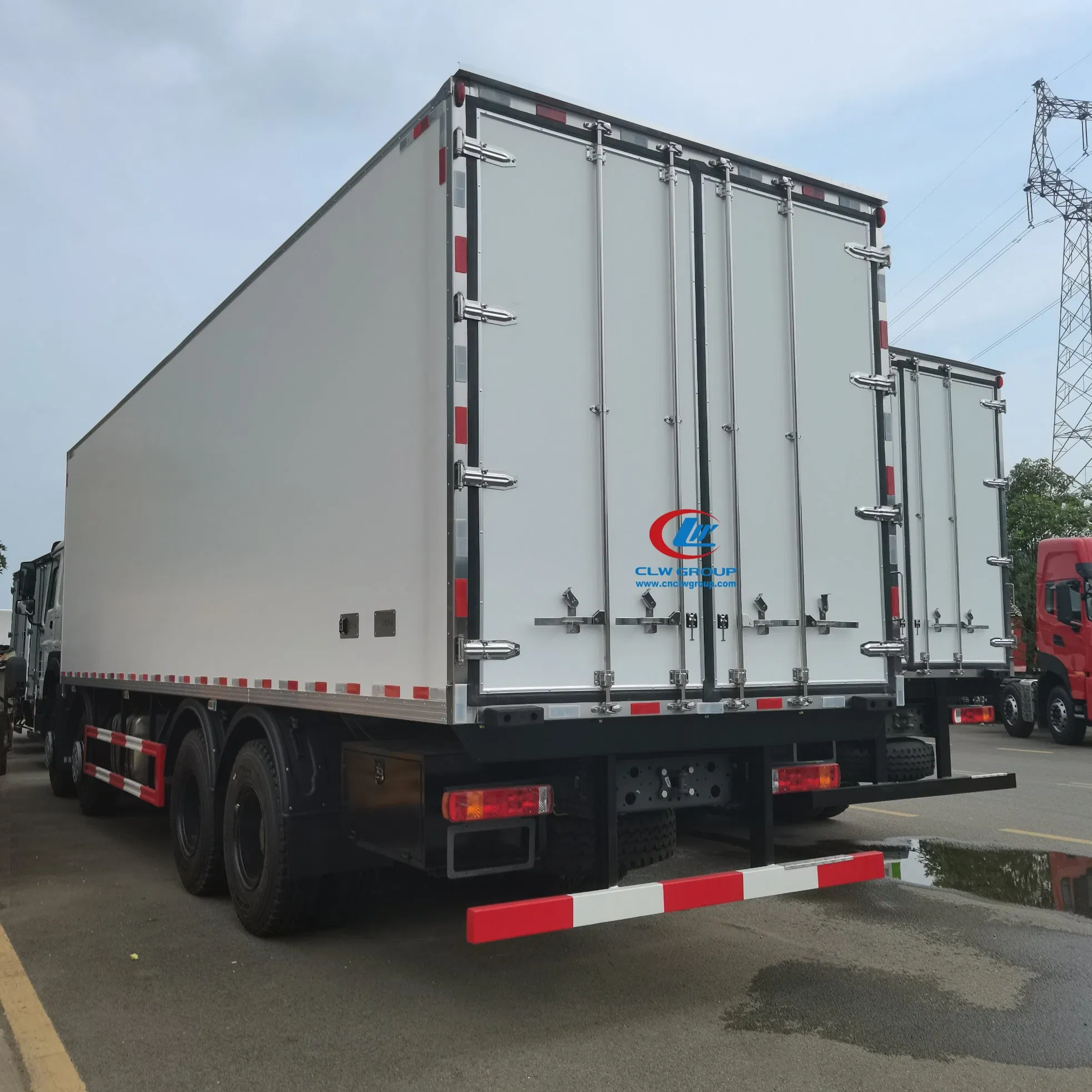 Sinotruk HOWO 6X4 10 Wheeler 20tons Carrier Truck Heavy Duty Refrigeration Unit Freezing Van Delivery Truck