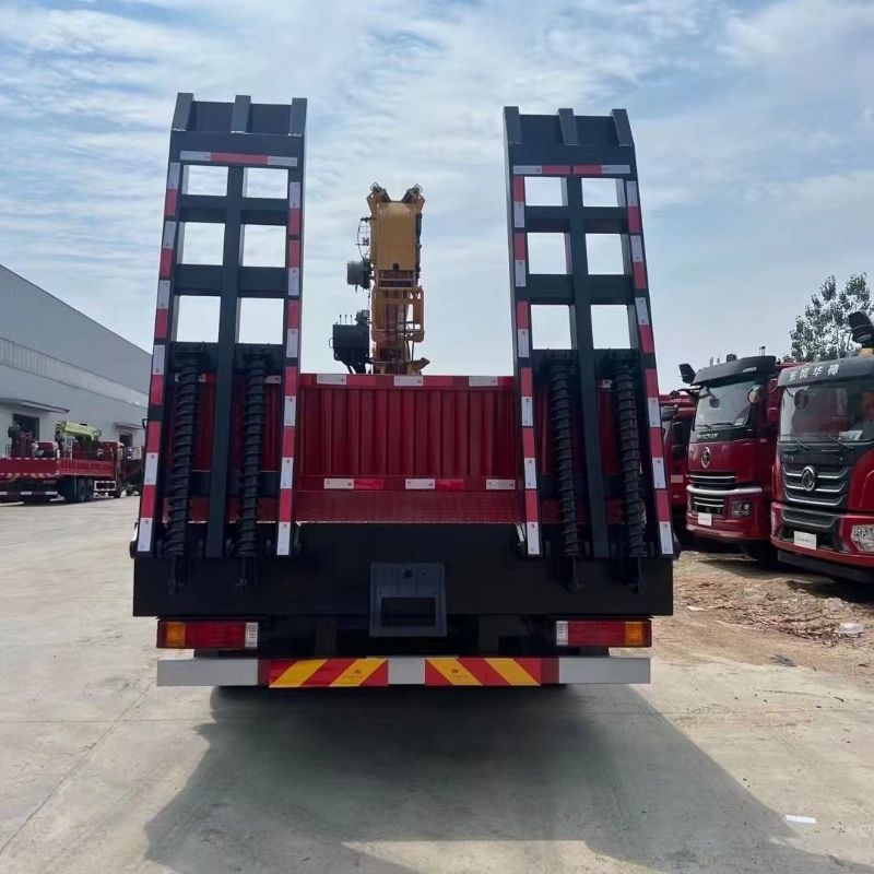 Reliable Heavy Crane Truck: 20, 25, and 30 Tons Capacity