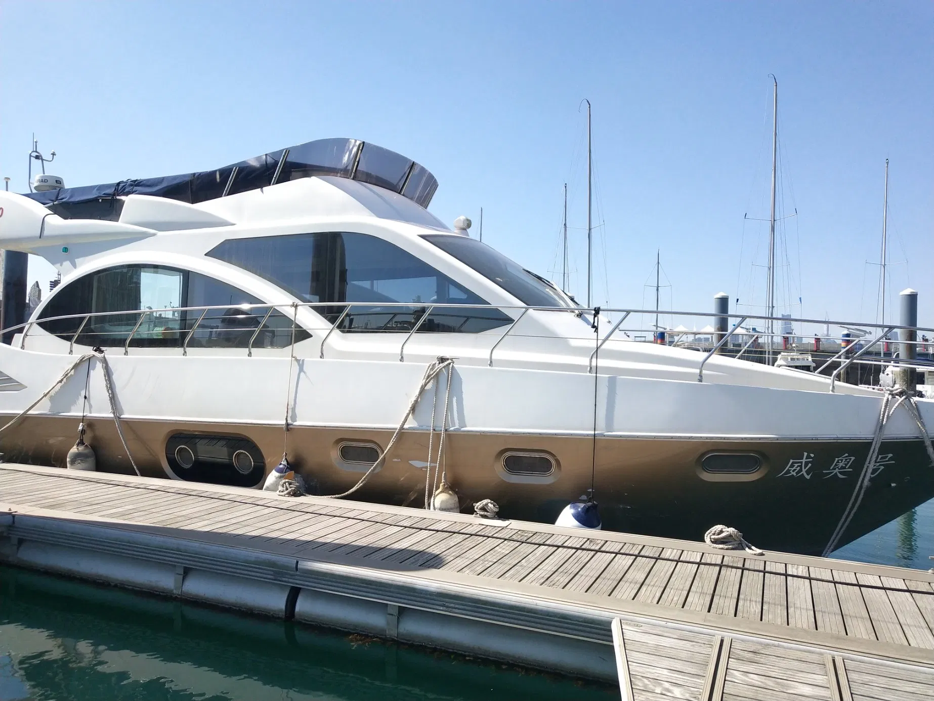 Luxury 55-Foot Fiberglass Yacht - Modern Interior Design &amp; Contemporary Style