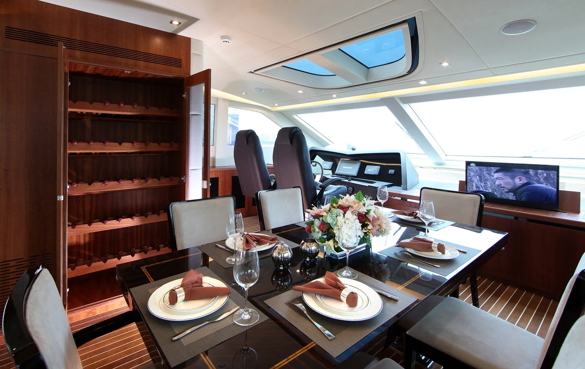 95FT Luxury Motor Yacht