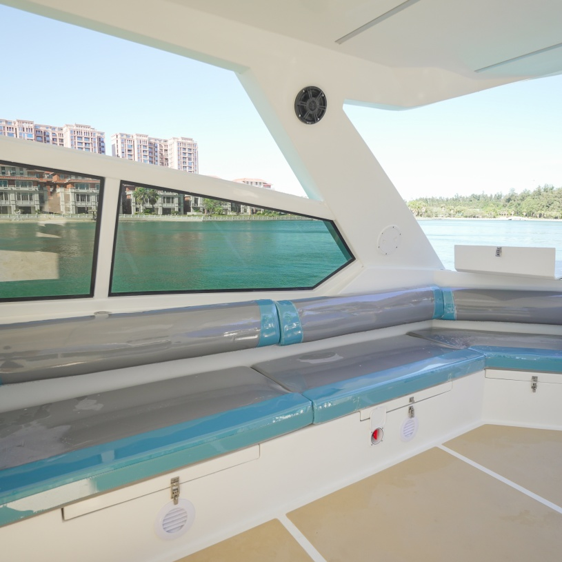 China Factory High Quality Precise Business Yacht for Sea