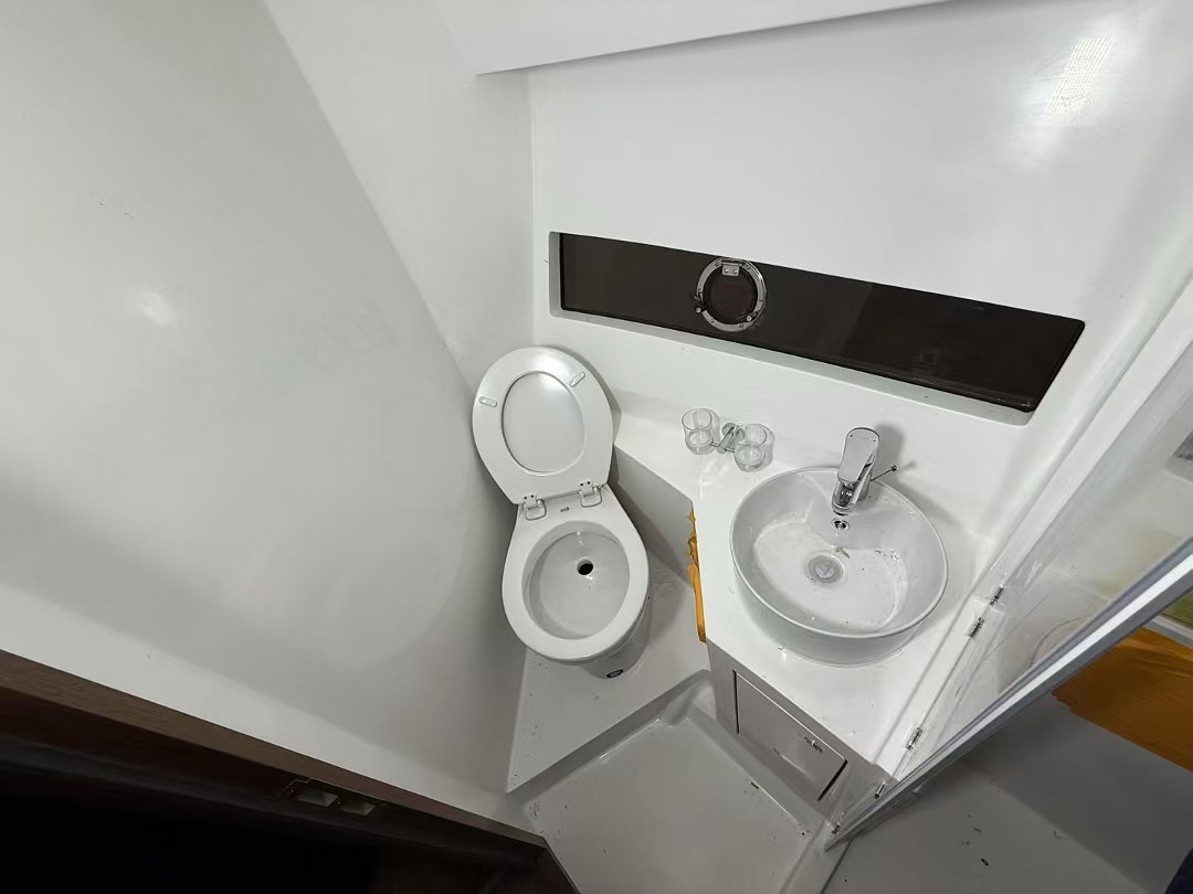 Shine33 Fiberglass Luxury Motor Yacht Customizable Entertainment Boat Factory Direct