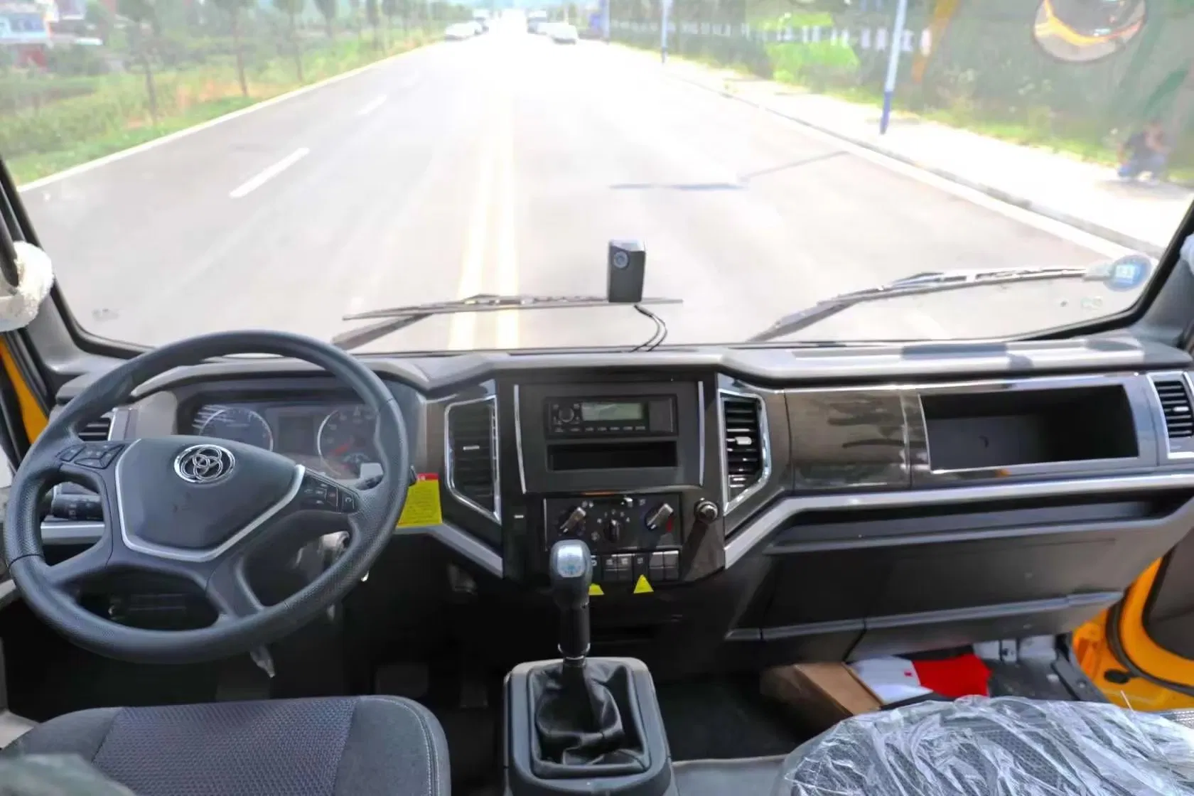 Heavy-Duty Wrecker Truck with Boom Crane for Towing