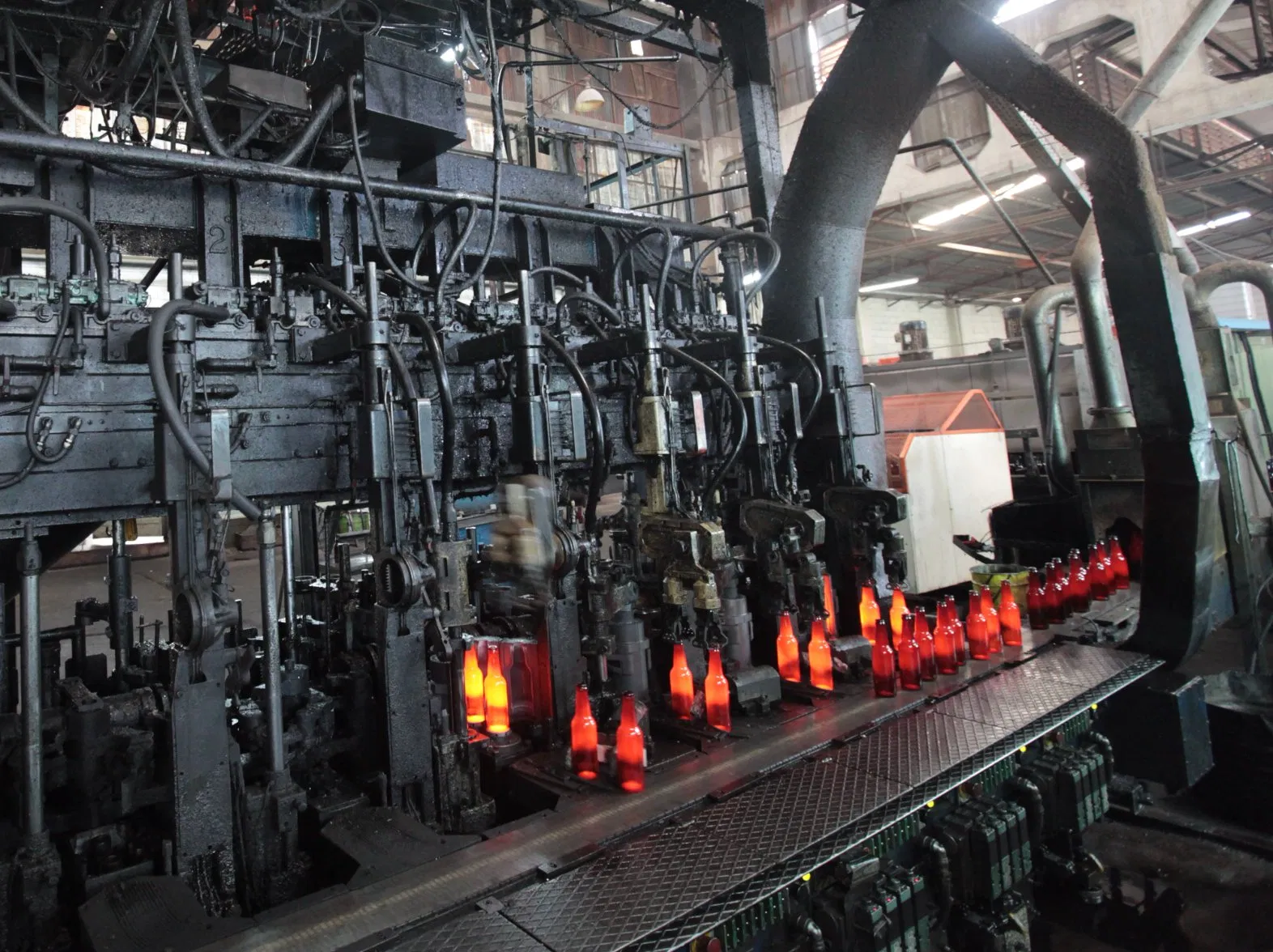 Glass Bottle Production Line, Glass Kiln for Glass Containers, Glass Machnery Customized