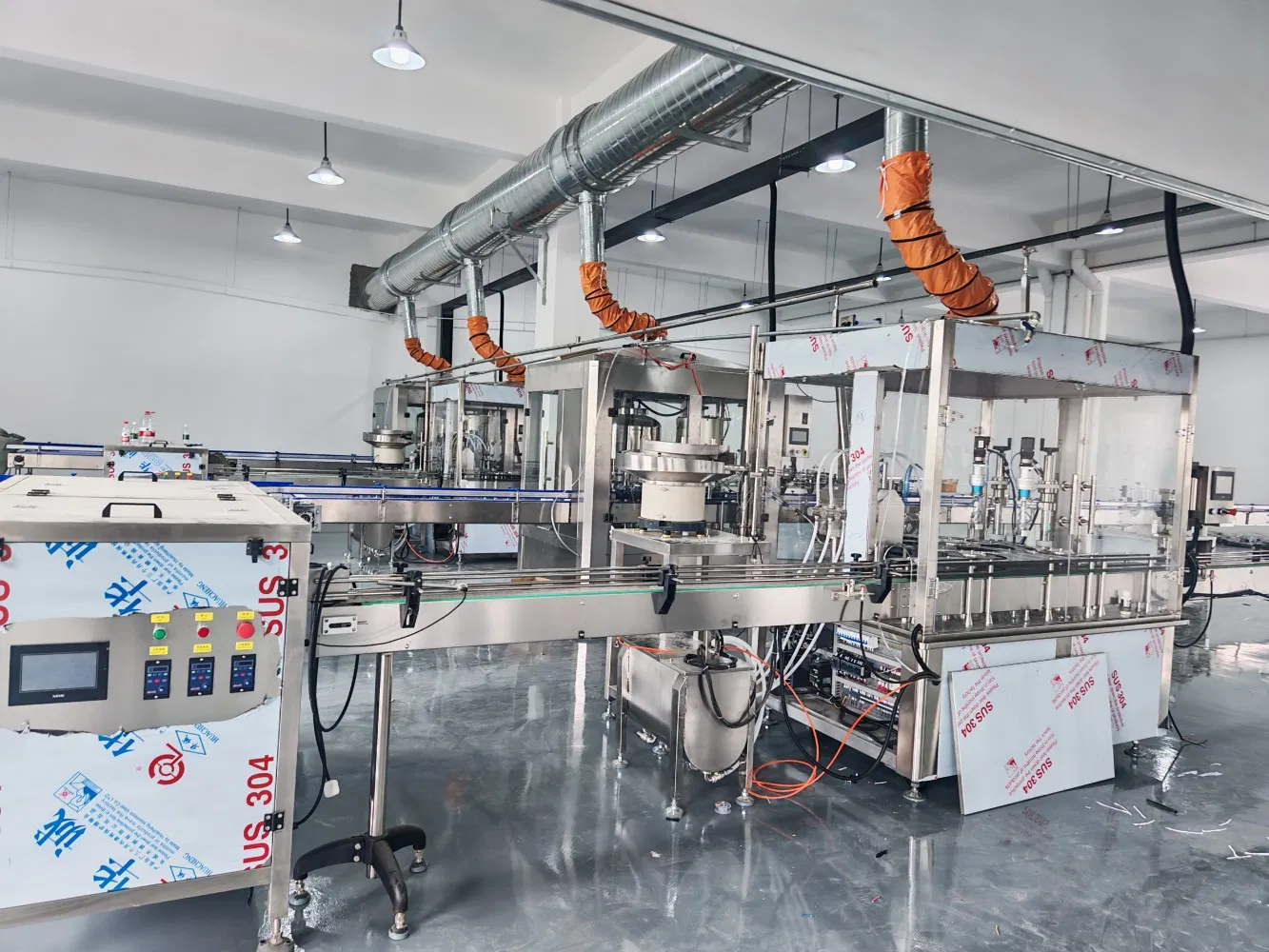 Automatic Liquid Soap Liquid Detergent Liquid Chemicals Filling Capping and Labeling Machine Production Line