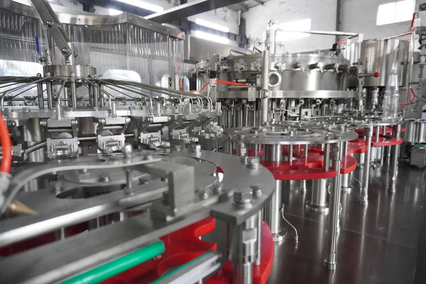High-Speed Automatic Filling Line for Bottles and Containers
