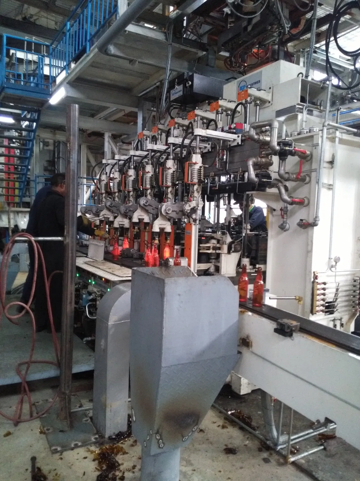 Glass Bottle Production Line, Glass Kiln for Glass Containers, Glass Machnery Customized