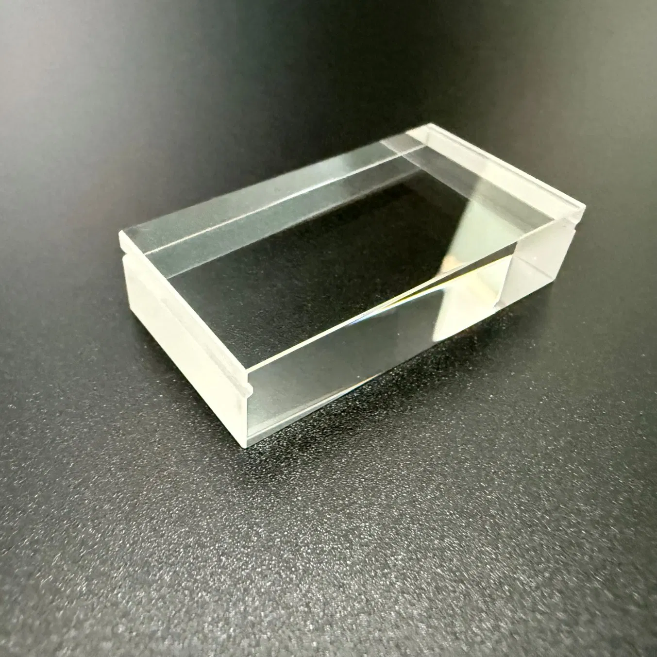 Innovative Textured-Grip Sapphire Glass for Improved Device Handling and Safety