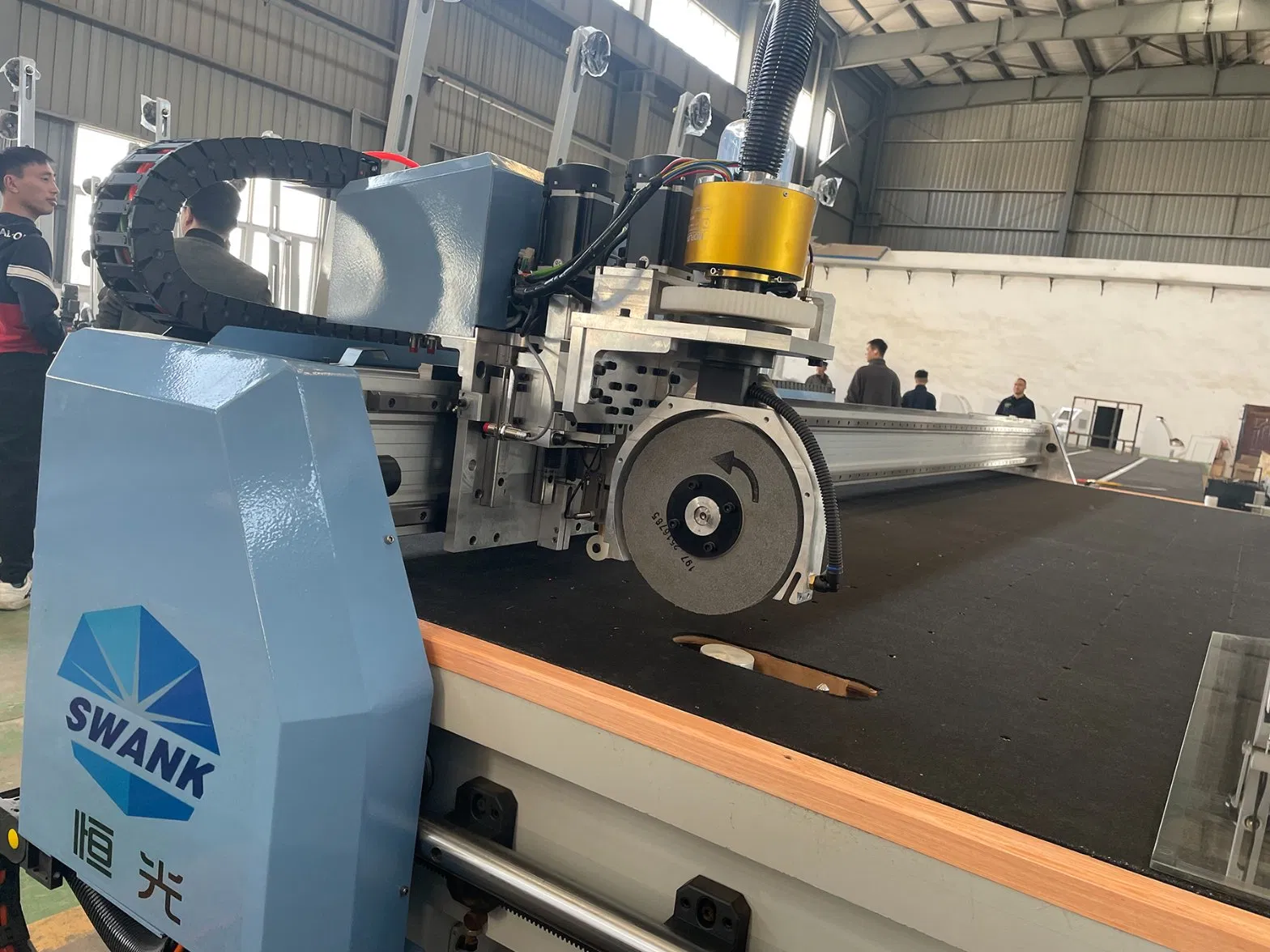 High-Speed Glass Cutting Lines in Automotive Glass Production