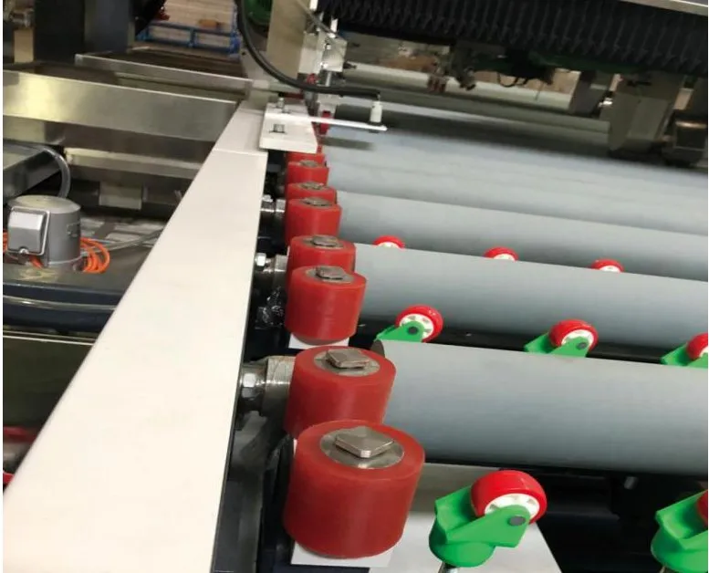 Side-guiding structure