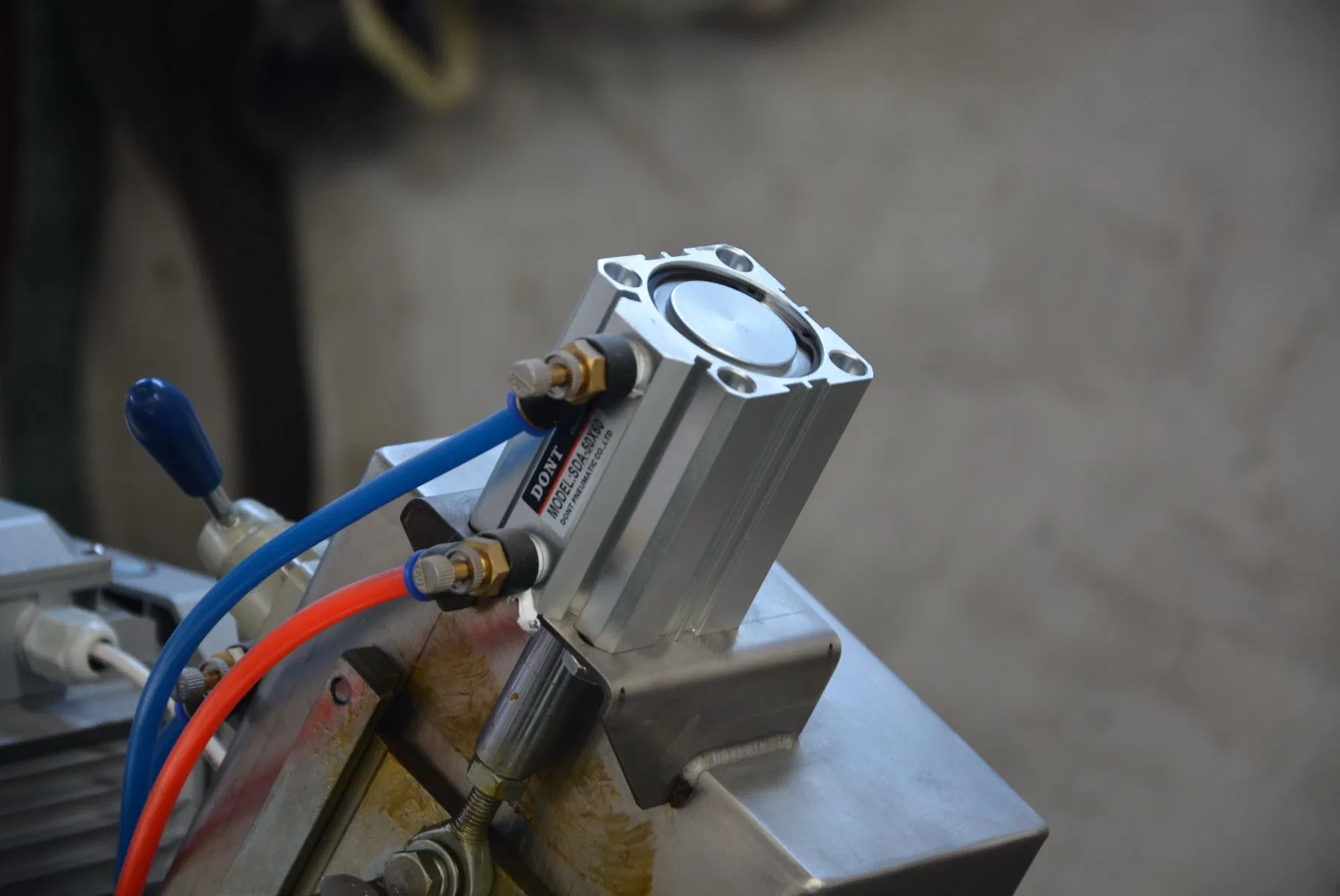 Semi Automatic Shaped Glass &amp; Flat Glass Grinding Polishing Machinery Double Wet Belt Edging Machine