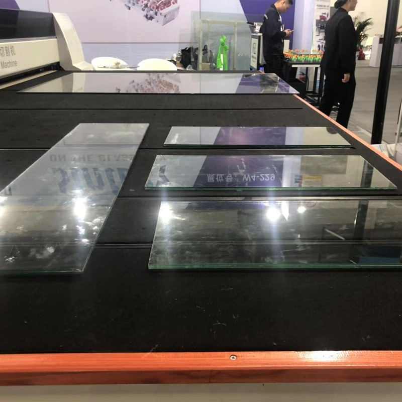 CNC Laminated Glass Cutting Machine with Advanced Technology Flat Glass Cutting Table