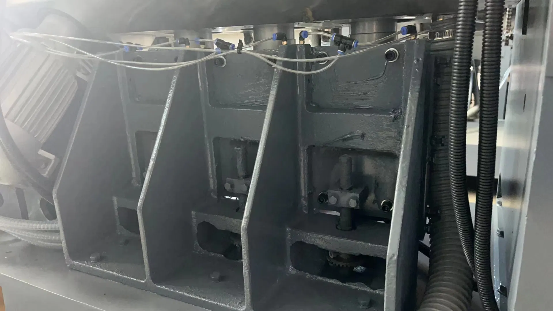 45 Degree Shower Glass Straight Line Edging Bevelling Machine Flat Glass Edge Polishing Grinding Machine