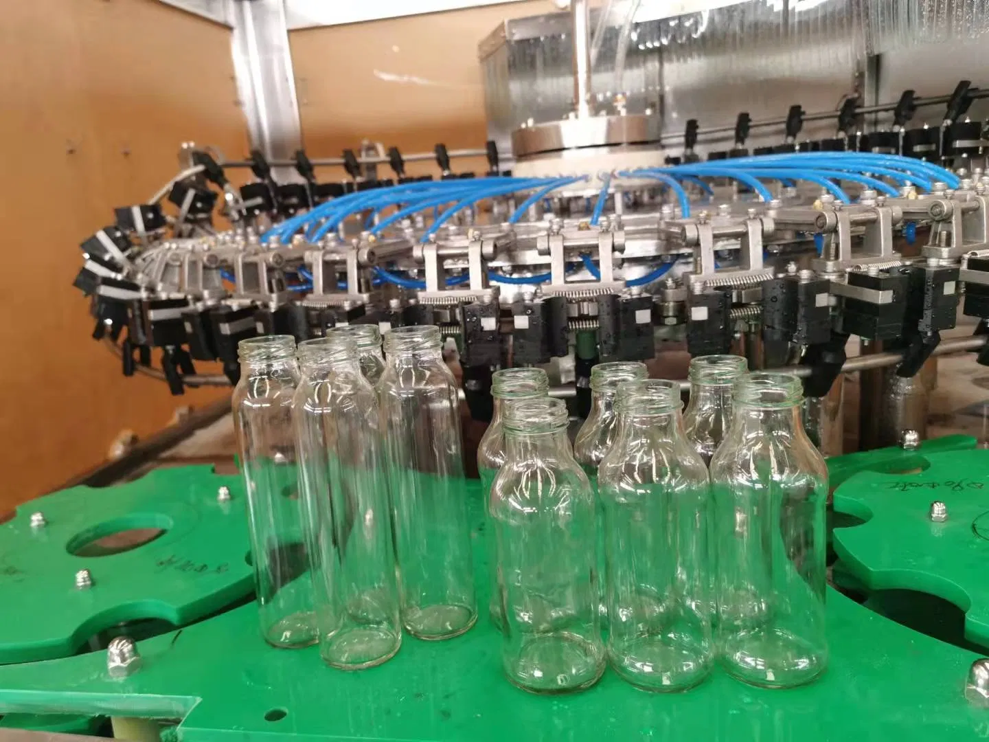 Automatic 18 Head Rotary Beer Wine Vodka Plastic Glass Bottle Washing Machine