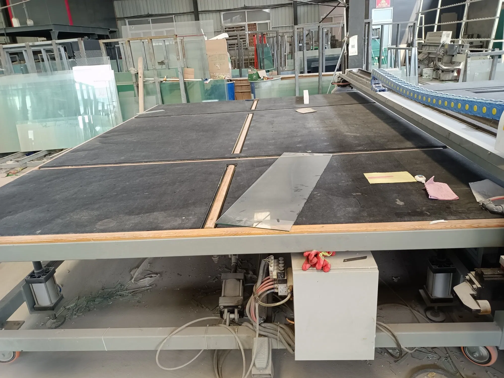 Mutli-Functional Loading Arms Cutting Breaking CNC Glass Cutting Machine with Belt