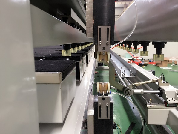 CNC Laminated Glass Cutting Machine