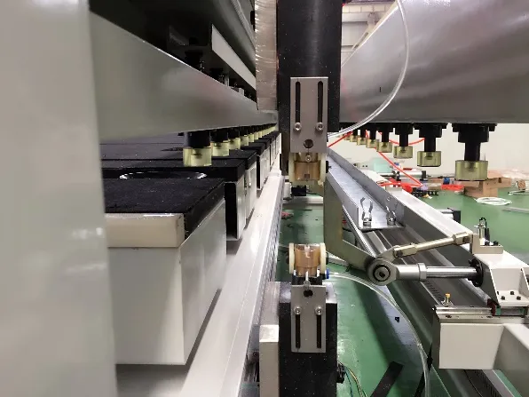 CNC Laminated Glass Cutting Machine Detail