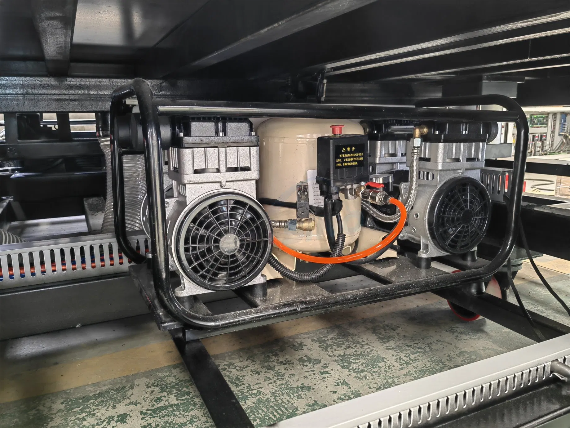 Hot Sale 2440X3660mm CNC Automatic Glass Cutting Machine with Transfer Belt and Breaking Table