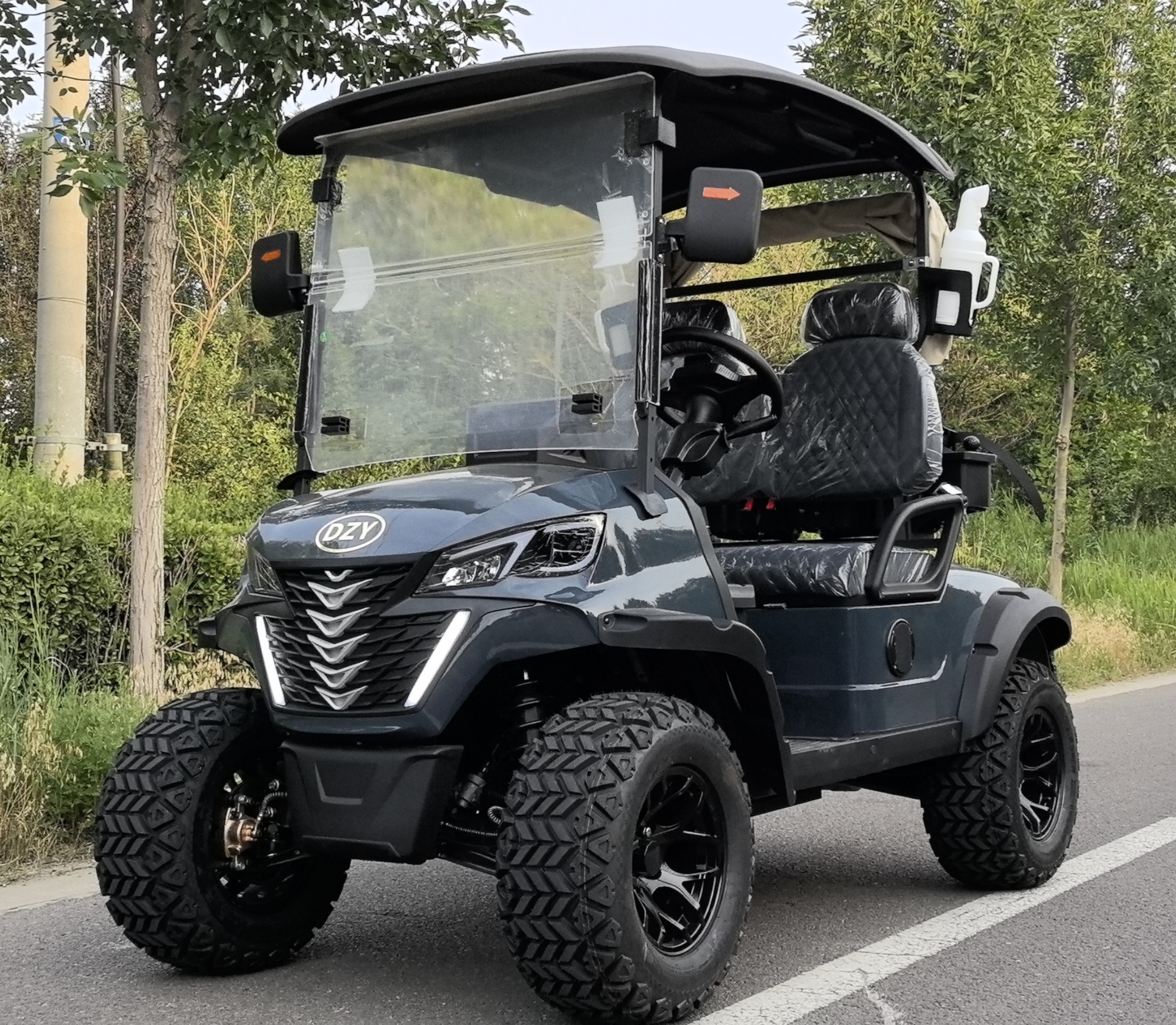 CE Approved China Made 1-2 Seats Battery Powered Electric Aluminum Golf Cart Solar Panel Power Generation 90km Range