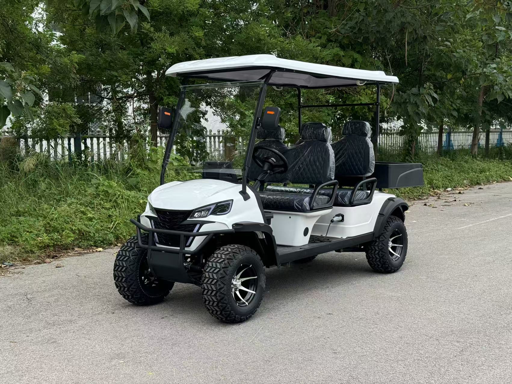 China 2-Seater Golf Cart with Removable Dump Bed Cargo Golf Cart for Hauling