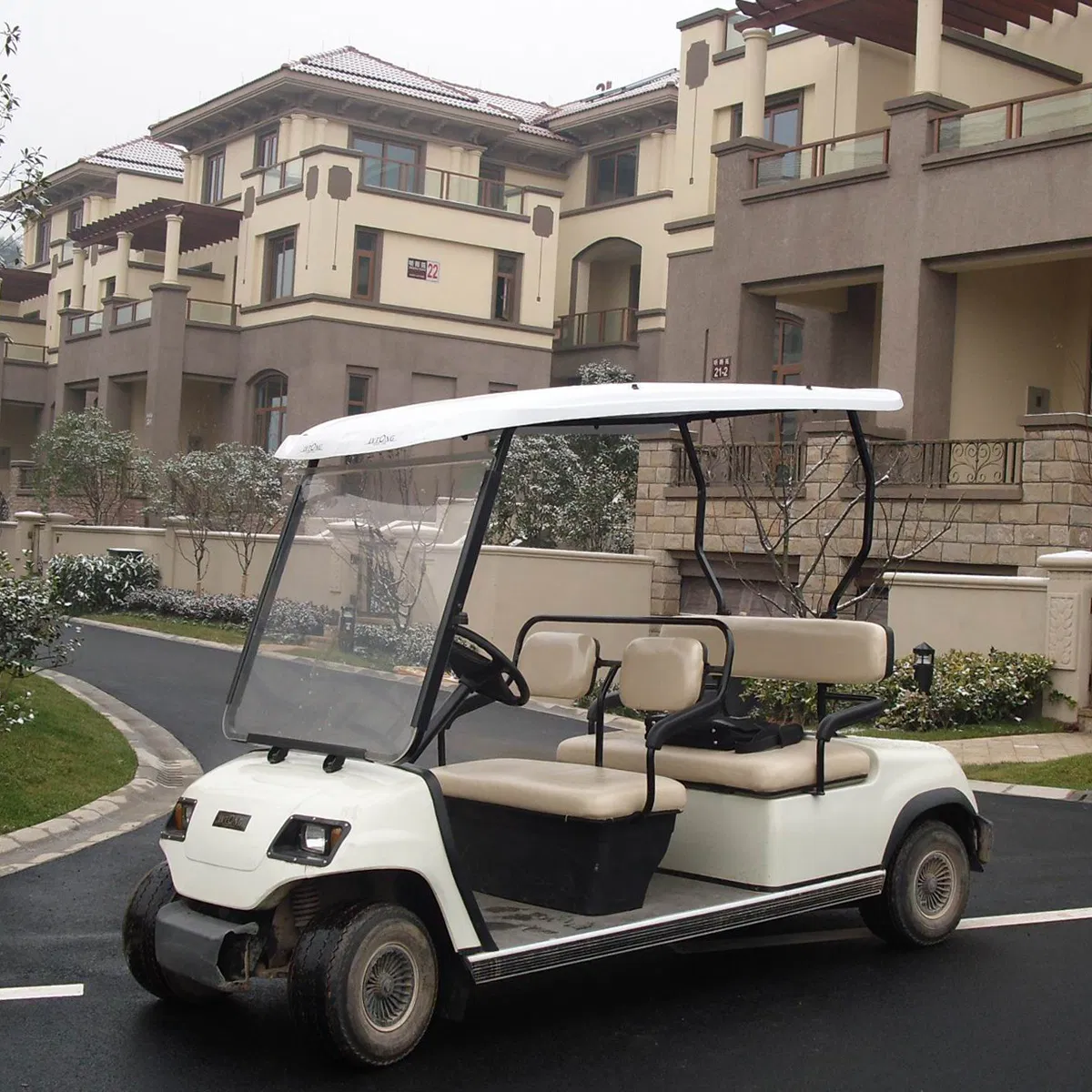 Comfortable Leather Seat Legal Driving 48V Battery Operated 4 Passengers Electric Golf Cart (LT-A4)
