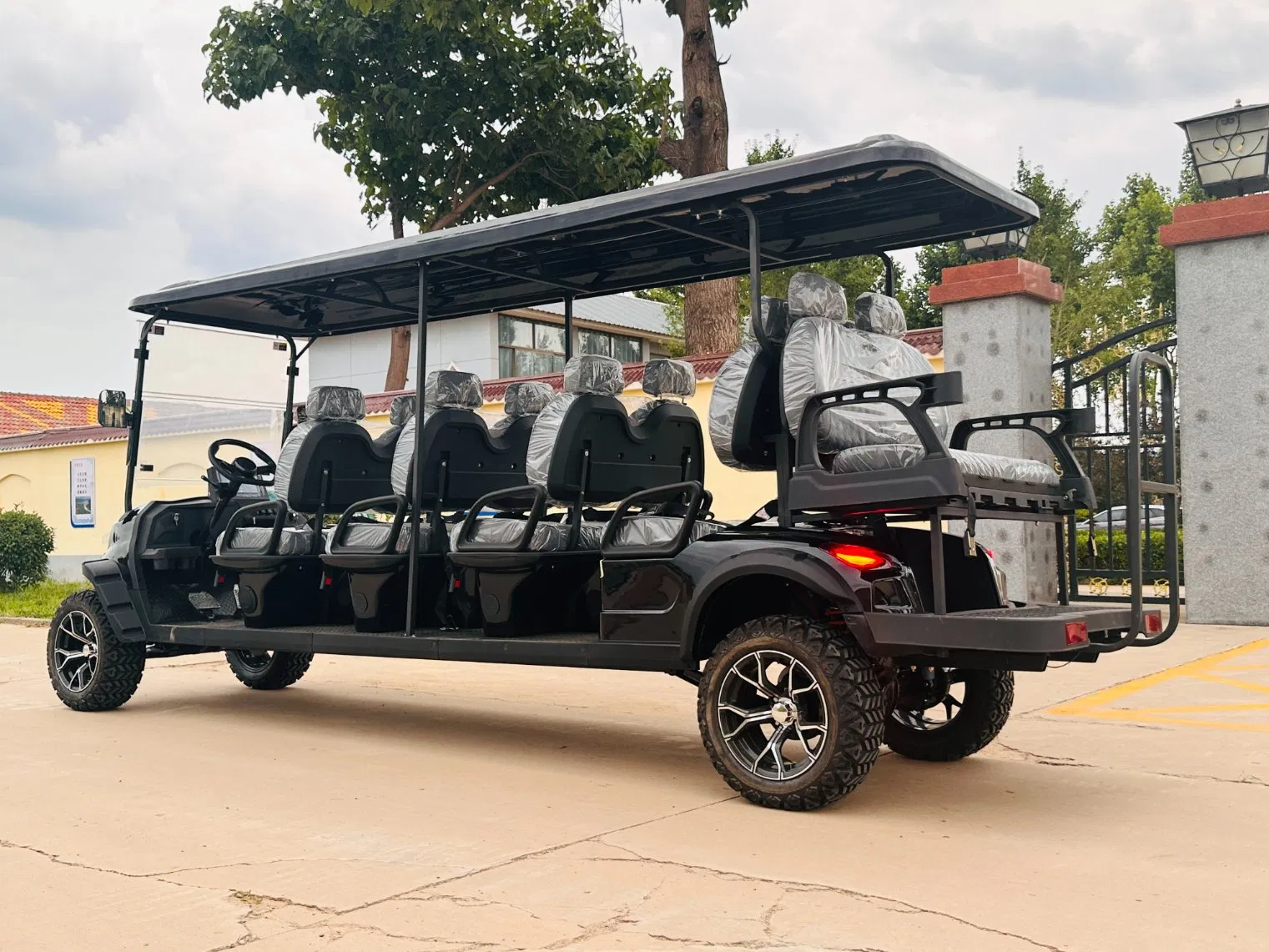 Powerful Smooth Stable High-Performance Low-Speed Electric Community Cart with off-Road Tire