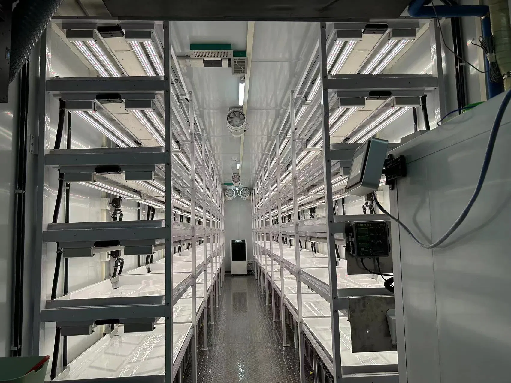 Reinfa Hydroponic System Nft Technology - Modular Vertical Grow Racks &amp; Full-Spectrum LEDs for Commercial Farms