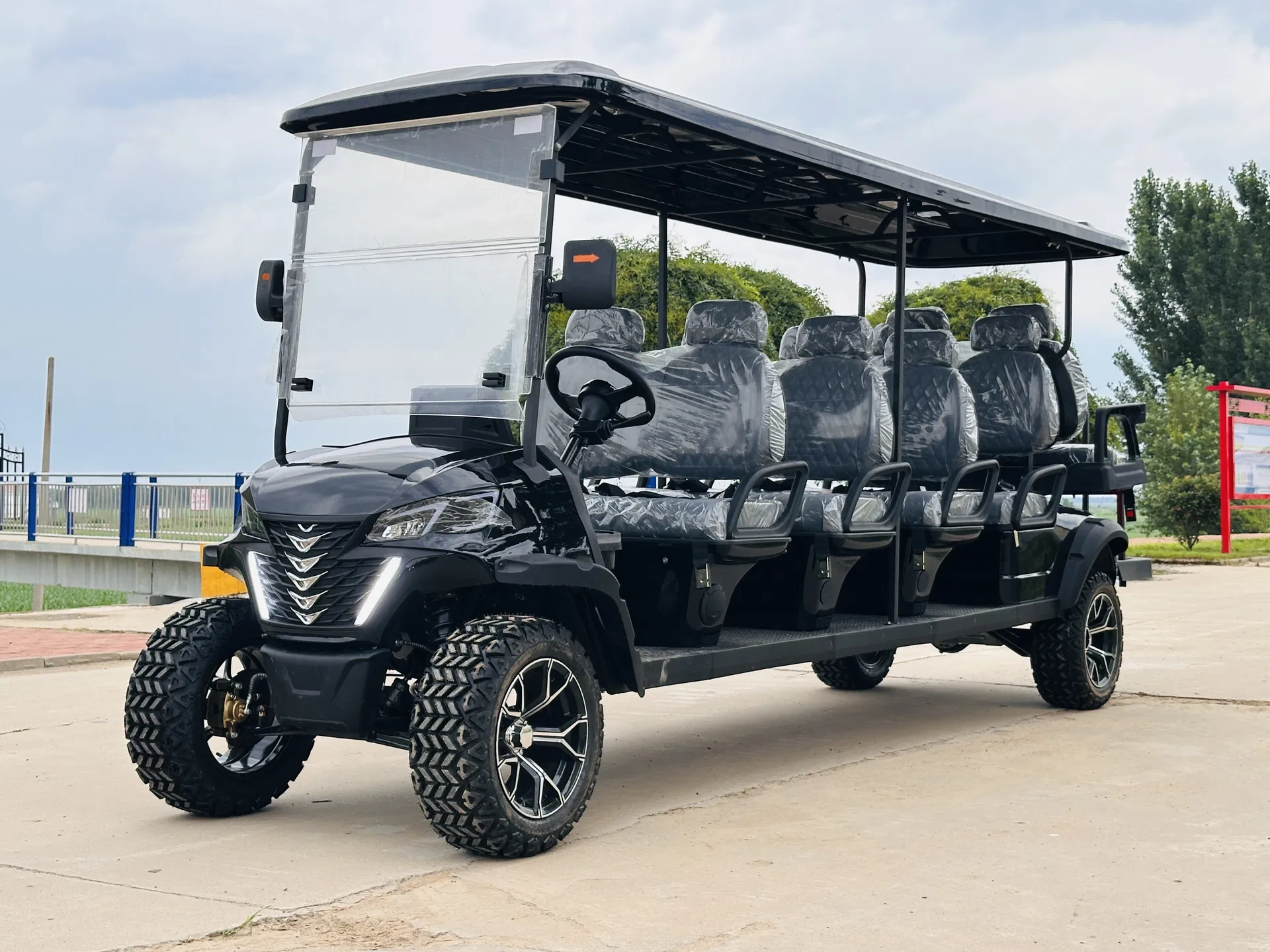 Powerful Smooth Stable High-Performance Low-Speed Electric Community Cart with off-Road Tire